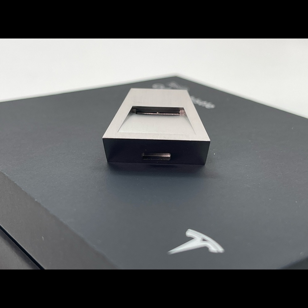 Tesla Limited Edition Cybertruck‎ Cyberwhistle - Picture 5 of 8